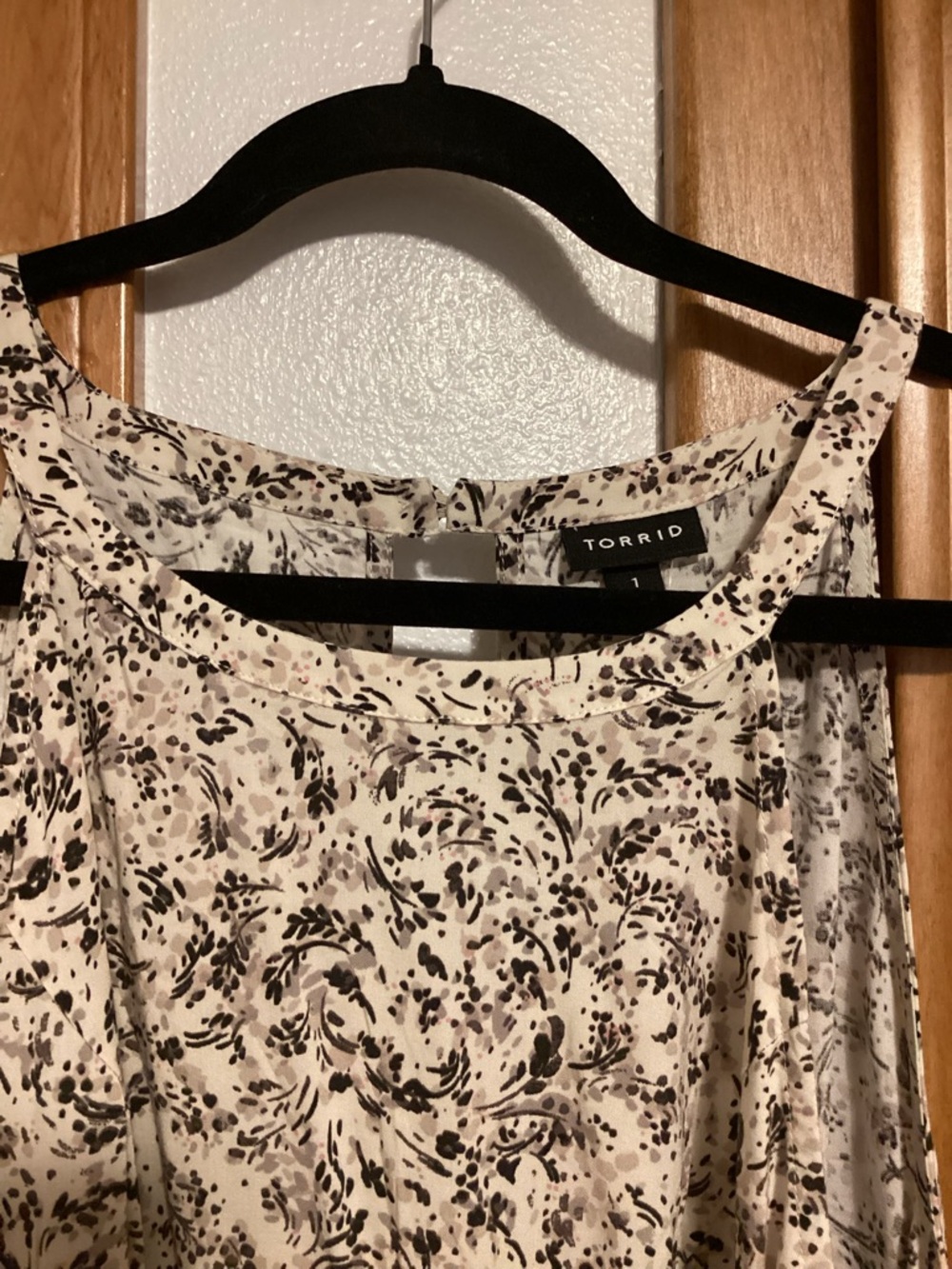 torrid Cream and Black Floral Halter style Maxi Dress, size 1 (14/16) NWT - Picture 2 of 10